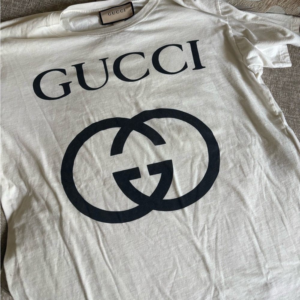 Gucci Ivory Tee with Logo Tag